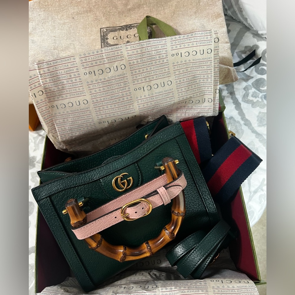 Beautiful like new Gucci Diana Mini Tote in Green Leather